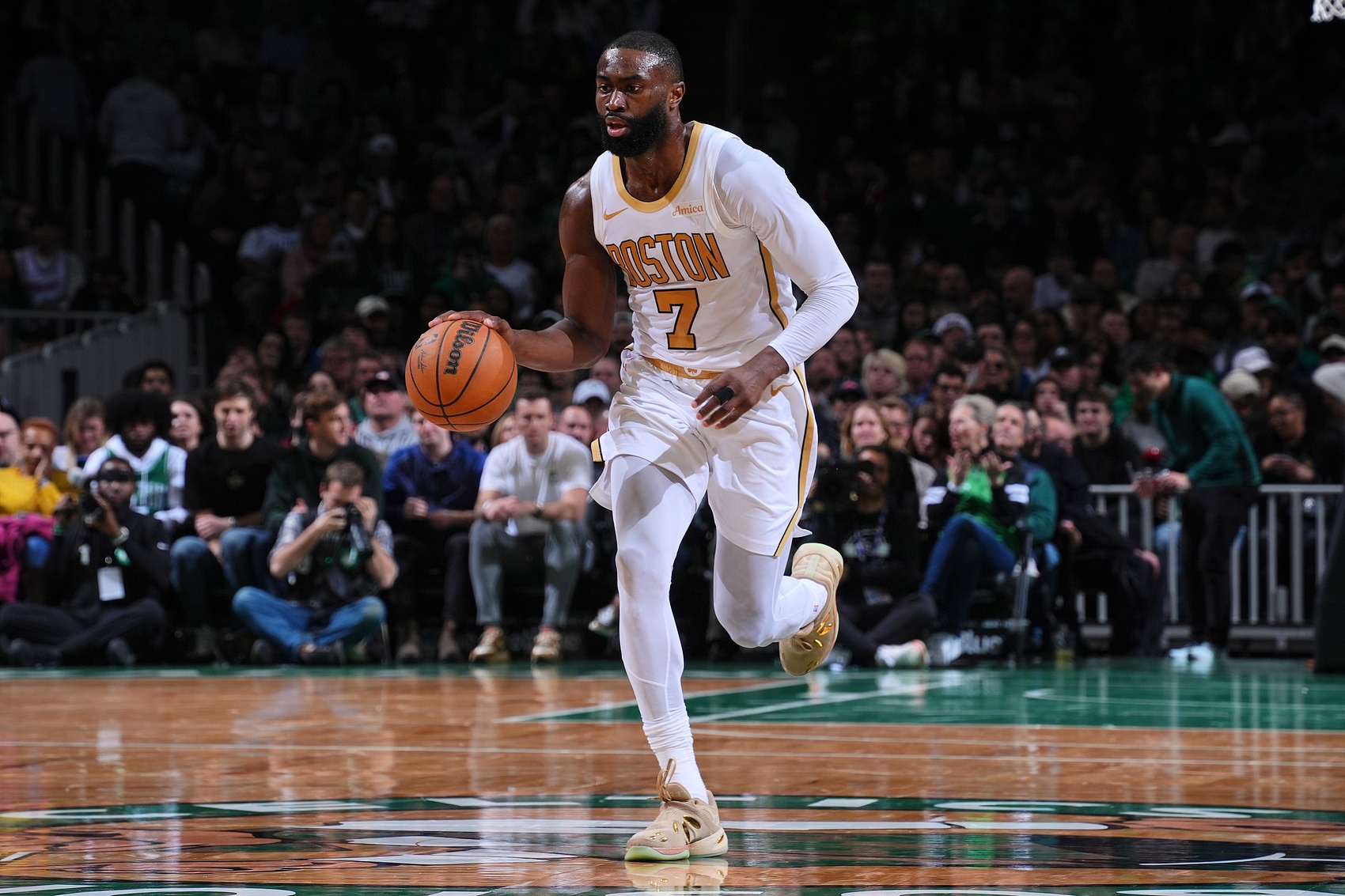 上一场额度用完了？杰伦·布朗半场14中3 仅得7分6板3助另2次失误