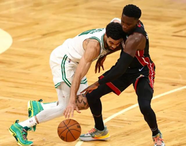 开云体育在线-重蹈G1第三节覆辙 凯尔特人被23次失误吞噬