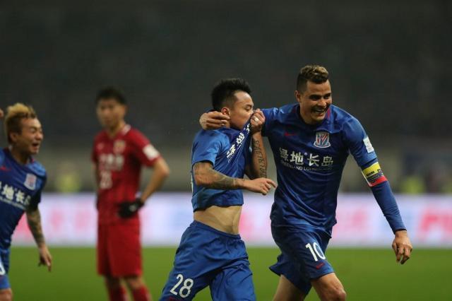 吴曦加盟申花拥有三核中场 国足队长坐哪把交椅？